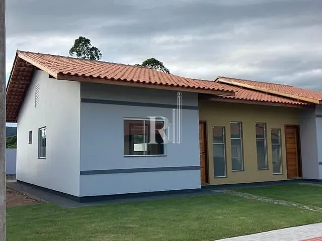 Casa com 220m² 2 quartos e 1 banheiro, à venda, no bairro Areias em Tijucas