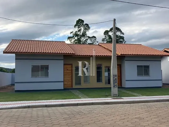 Casa com 220m² 2 quartos e 1 banheiro, à venda, no bairro Areias em Tijucas