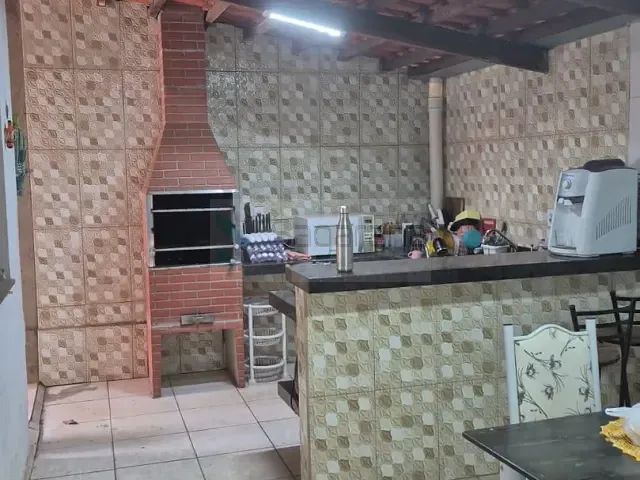 Casa com 200m² 3 quartos e 2 banheiros, à venda, no bairro Enéas Ferreira de Aguiar em Patrocínio