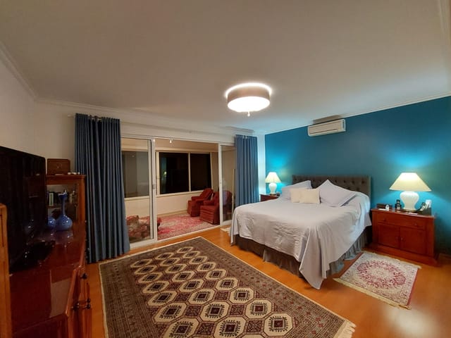 Casa 3 quartos e 4 banheiros, à venda, no bairro Samambaia em Petrópolis
