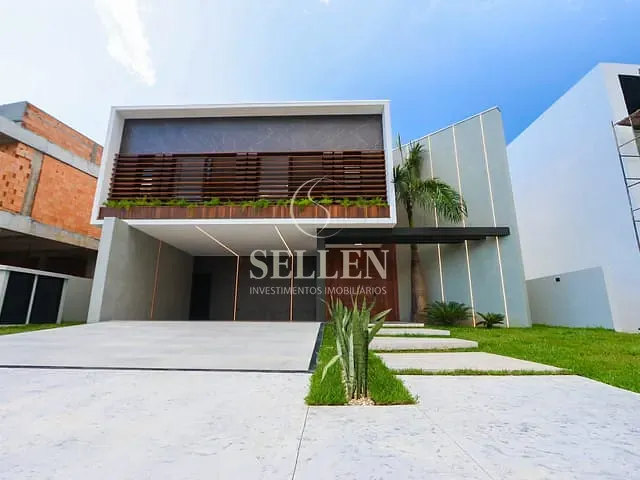 Casa 3 quartos e 4 banheiros, à venda, no bairro Santa Regina em Camboriú