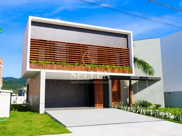 Casa 3 quartos e 4 banheiros, à venda, no bairro Santa Regina em Camboriú