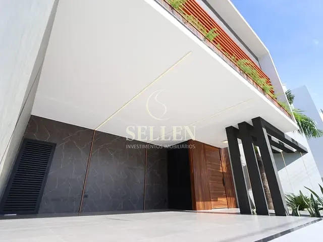 Casa 3 quartos e 4 banheiros, à venda, no bairro Santa Regina em Camboriú