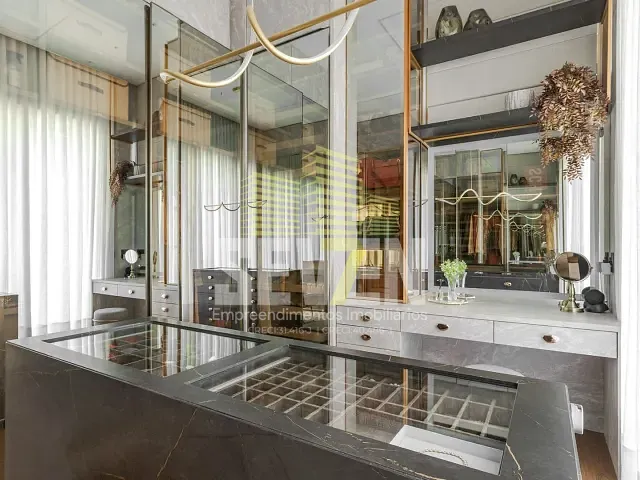 Casa com 1800m² 5 quartos e 2 banheiros, à venda, no bairro Thermas de Santa Barbara em Águas de Santa Bárbara