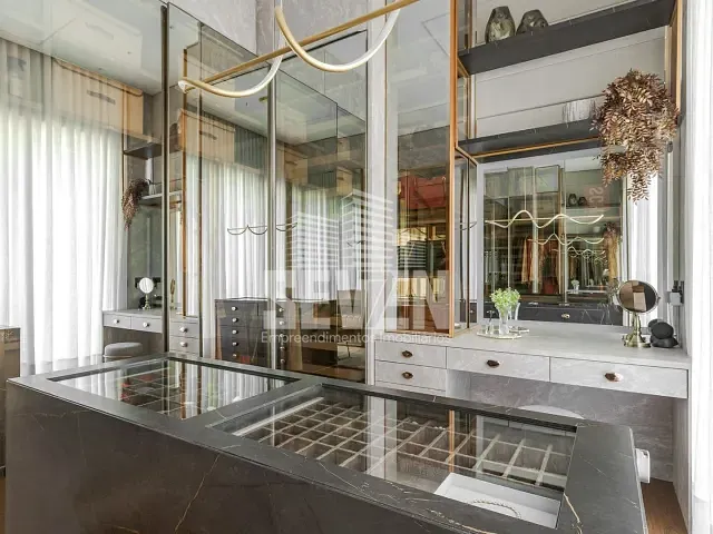 Casa com 1800m² 5 quartos e 2 banheiros, à venda, no bairro Thermas de Santa Barbara em Águas de Santa Bárbara