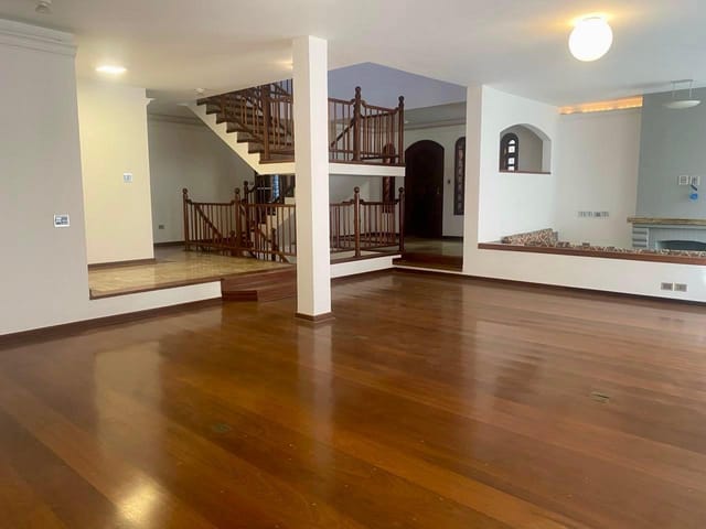 Casa 4 quartos e 6 banheiros, à venda, no bairro Vila Inah em São Paulo