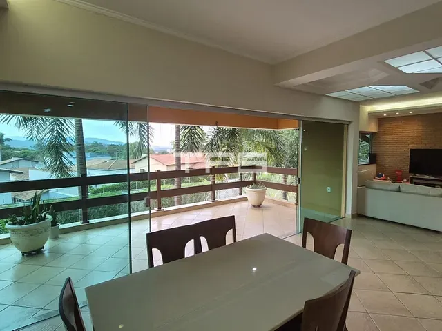 Casa com 823m² 3 quartos e 2 banheiros, à venda, no bairro Portal das Colinas em Guaratinguetá