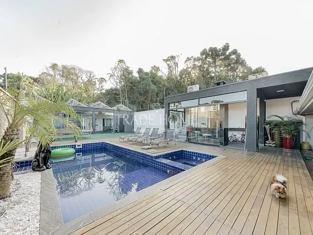 Casa com 564m² 4 quartos e 5 banheiros, à venda, no bairro Santo Inácio em Curitiba