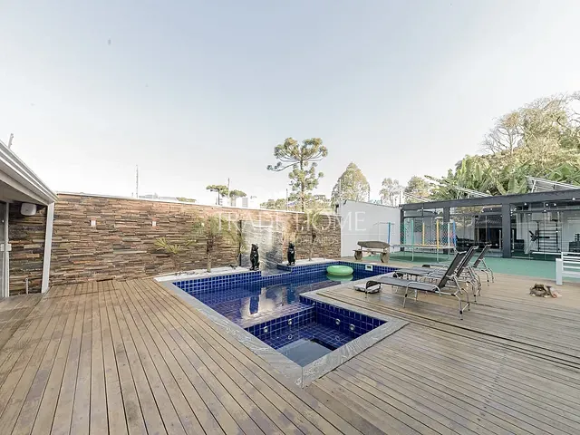 Casa com 564m² 4 quartos e 5 banheiros, à venda, no bairro Santo Inácio em Curitiba