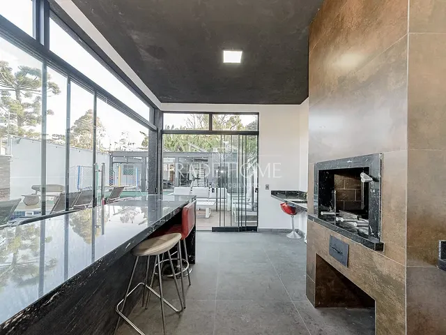 Casa com 564m² 4 quartos e 5 banheiros, à venda, no bairro Santo Inácio em Curitiba