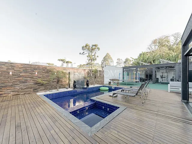 Casa com 564m² 4 quartos e 5 banheiros, à venda, no bairro Santo Inácio em Curitiba
