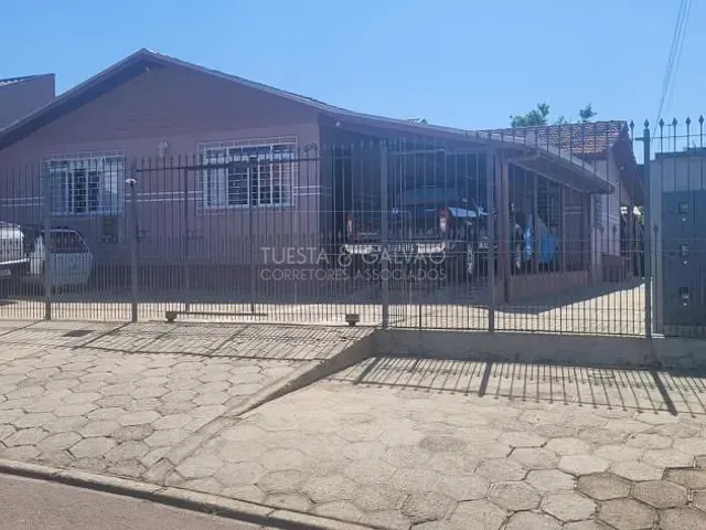 Casa com 220m² 3 quartos e 2 banheiros, à venda, no bairro Xaxim em Curitiba