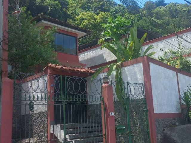 Casa com 411m² 3 quartos e 3 banheiros, à venda, no bairro Mangaratiba em Mangaratiba