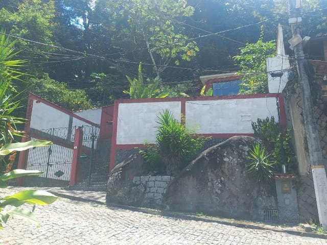 Casa com 411m² 3 quartos e 3 banheiros, à venda, no bairro Mangaratiba em Mangaratiba