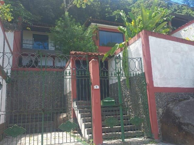 Casa com 411m² 3 quartos e 3 banheiros, à venda, no bairro Mangaratiba em Mangaratiba