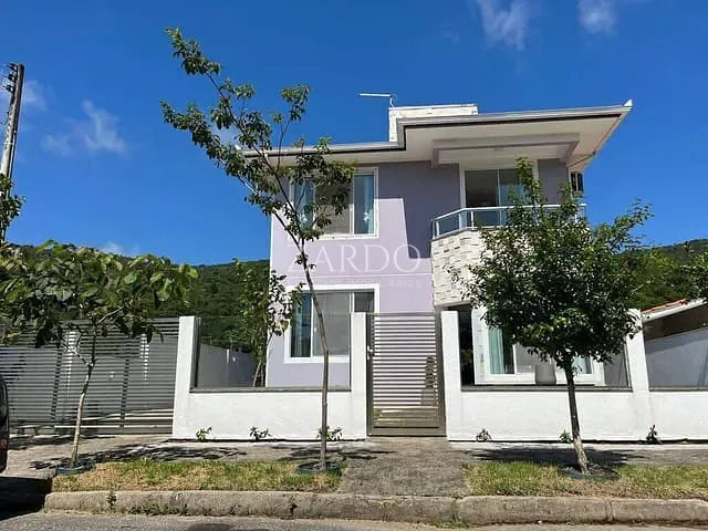 Casa 4 quartos e 2 banheiros, à venda, no bairro Palmas em Governador Celso Ramos
