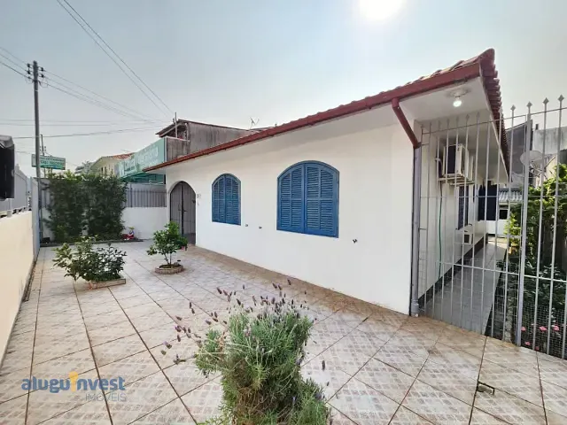 Casa com 320m² 4 quartos e 1 banheiro, à venda, no bairro Cidade de Florianópolis em São José