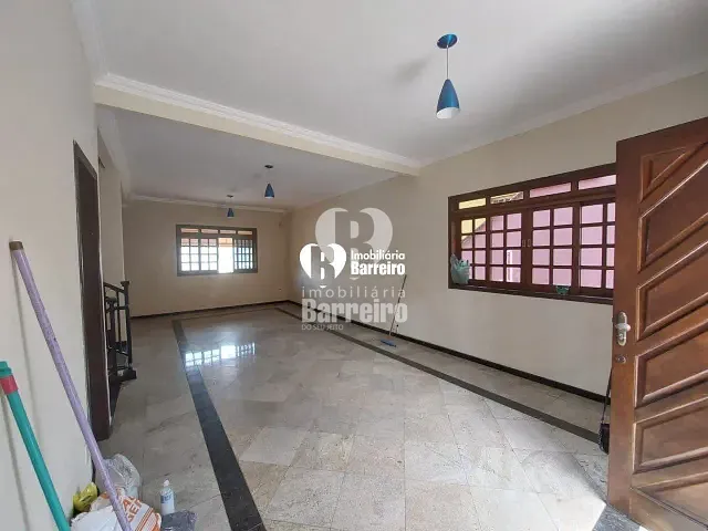 Casa com 360m² 4 quartos e 3 banheiros, à venda, no bairro Tirol (Barreiro) em Belo Horizonte