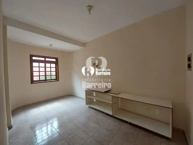 Casa com 360m² 4 quartos e 3 banheiros, à venda, no bairro Tirol (Barreiro) em Belo Horizonte