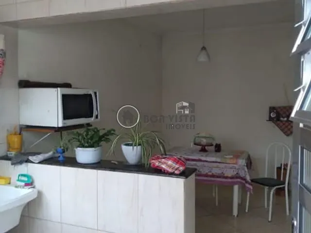 Sobrado 3 quartos e 2 banheiros, à venda, no bairro Jardim Luiz Mauro em Ferraz De Vasconcelos