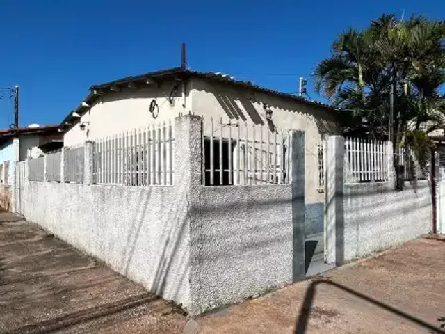 Casa 2 quartos e 1 banheiro, à venda, no bairro Aeroporto em Corumbá