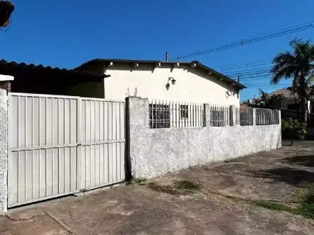 Casa 2 quartos e 1 banheiro, à venda, no bairro Aeroporto em Corumbá