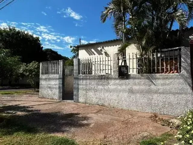 Casa 2 quartos e 1 banheiro, à venda, no bairro Aeroporto em Corumbá