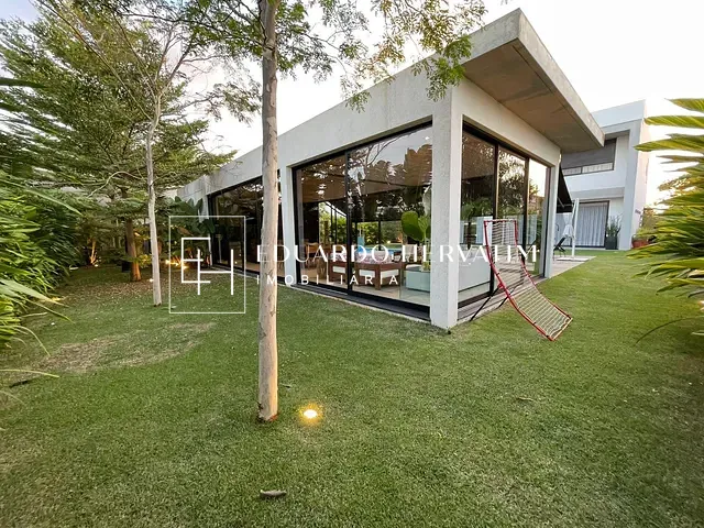 Casa com 1100m² 4 quartos e 7 banheiros, à venda, no bairro Quinta das Paineiras em Jundiaí