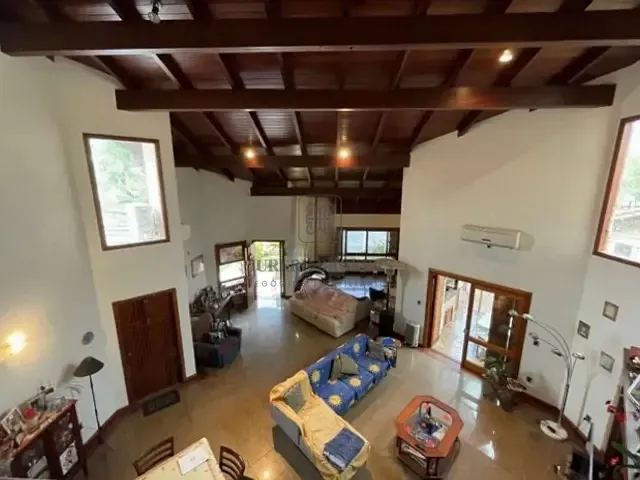 Casa 5 quartos e 5 banheiros, à venda, no bairro Jurerê em Florianópolis