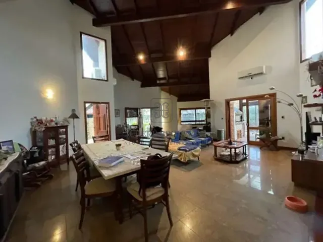 Casa 5 quartos e 5 banheiros, à venda, no bairro Jurerê em Florianópolis