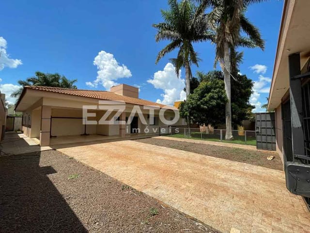 Casa com 1200m² 4 quartos e 4 banheiros, à venda, no bairro Jardim Mônaco em Dourados