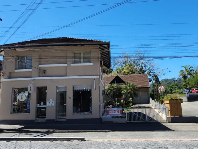 Casa com 405m², à venda, no bairro Centro em Pomerode