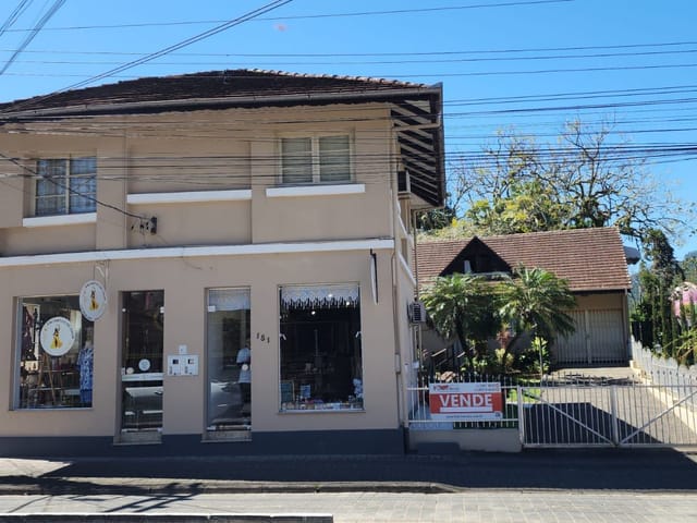 Casa com 405m², à venda, no bairro Centro em Pomerode