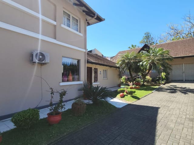 Casa com 405m², à venda, no bairro Centro em Pomerode