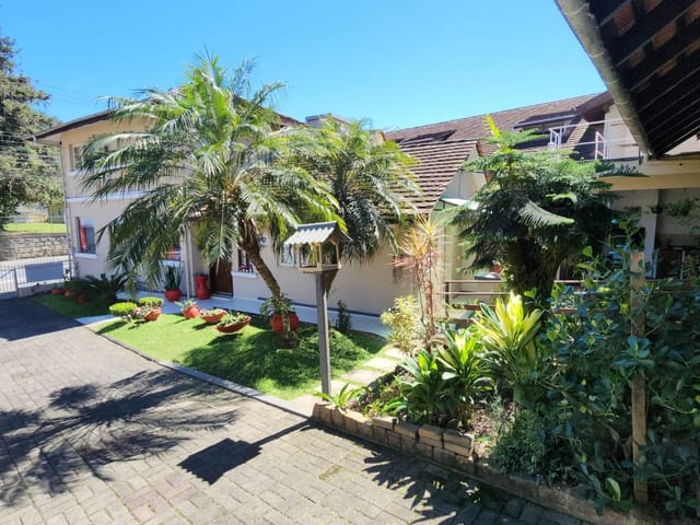Casa com 405m², à venda, no bairro Centro em Pomerode