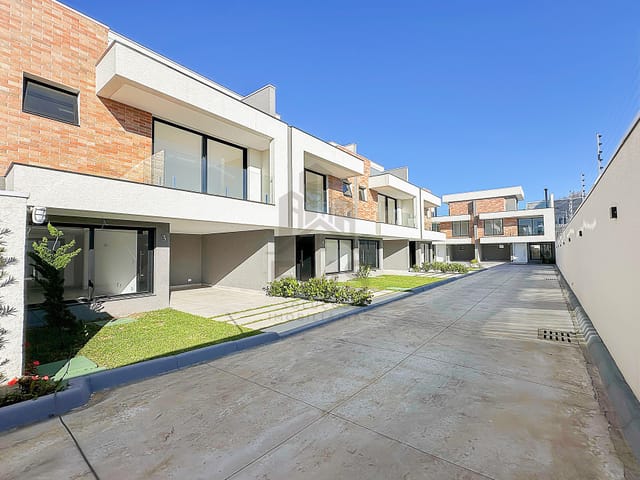 Casa 3 quartos e 3 banheiros, à venda, no bairro Santa Felicidade em Curitiba