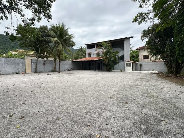 Casa com 1000m² 3 quartos e 2 banheiros, para alugar, no bairro Piratininga em Niterói