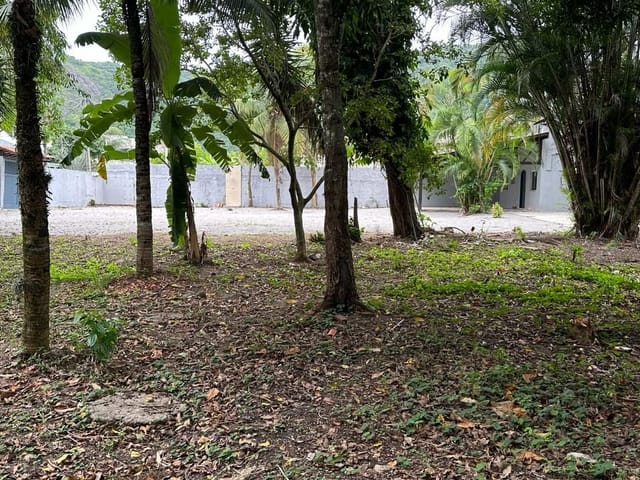 Casa com 1000m² 3 quartos e 2 banheiros, para alugar, no bairro Piratininga em Niterói