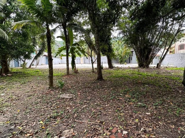 Casa com 1000m² 3 quartos e 2 banheiros, para alugar, no bairro Piratininga em Niterói