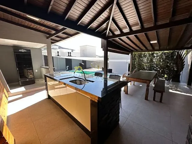 Casa com 363m² 3 quartos e 4 banheiros, para alugar, no bairro Cidade Universitária Pedra Branca em Palhoça
