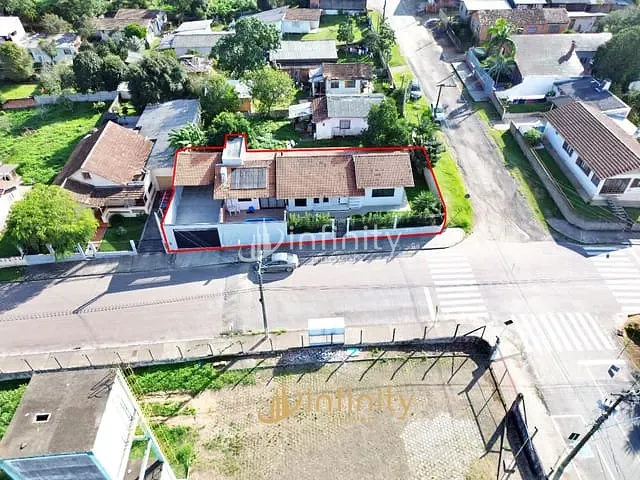 Casa com 400m² 3 quartos e 3 banheiros, à venda, no bairro Vila Ivete em Mafra