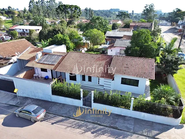 Casa com 400m² 3 quartos e 3 banheiros, à venda, no bairro Vila Ivete em Mafra