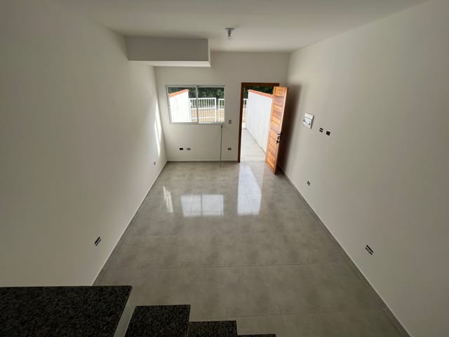 Foto do Casa - Casa Assobradada à venda, com 88m2 com duas suítes, uma vaga de garagem, a 600m da orla do Massaguaçu, em Caraguatatuba - SP | Innova Imobiliária