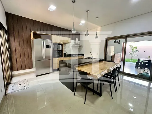 Casa com 360m², à venda, no bairro Setor Industrial em Sinop