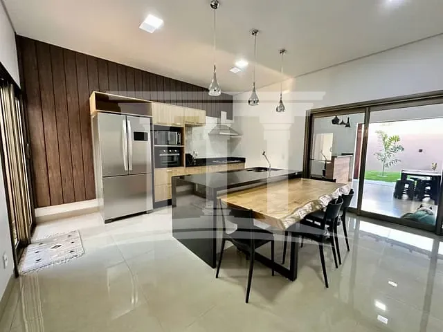 Casa com 360m², à venda, no bairro Setor Industrial em Sinop