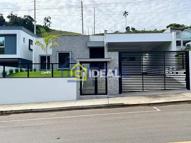 Casa com 298m² 3 quartos e 2 banheiros, à venda, no bairro Arvoredo em Concórdia