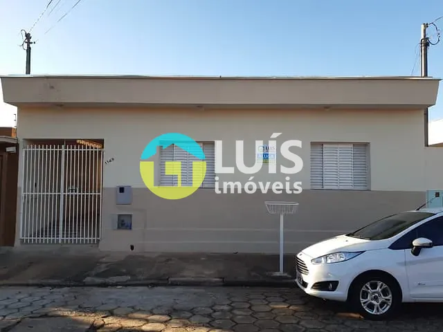 Casa 3 quartos e 1 banheiro, para alugar, no bairro Centro em Guaranésia