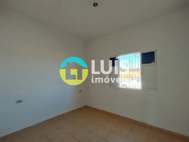 Casa 3 quartos e 1 banheiro, para alugar, no bairro Centro em Guaranésia