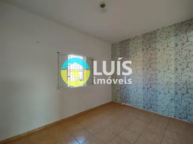 Casa 3 quartos e 1 banheiro, para alugar, no bairro Centro em Guaranésia