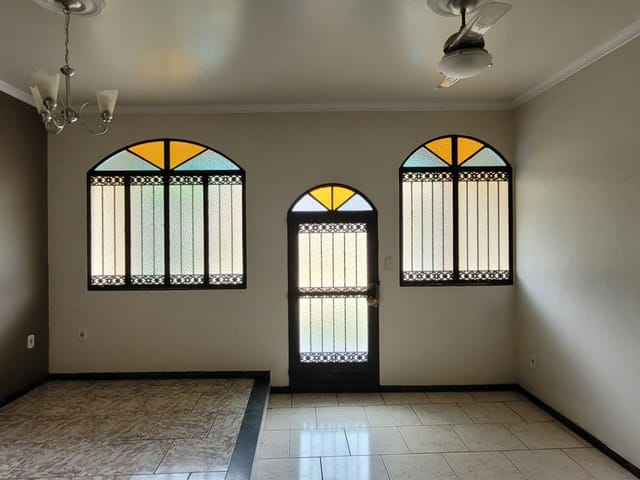 Casa com 150m² 3 quartos e 2 banheiros, à venda, no bairro Vila Valqueire em Rio de Janeiro